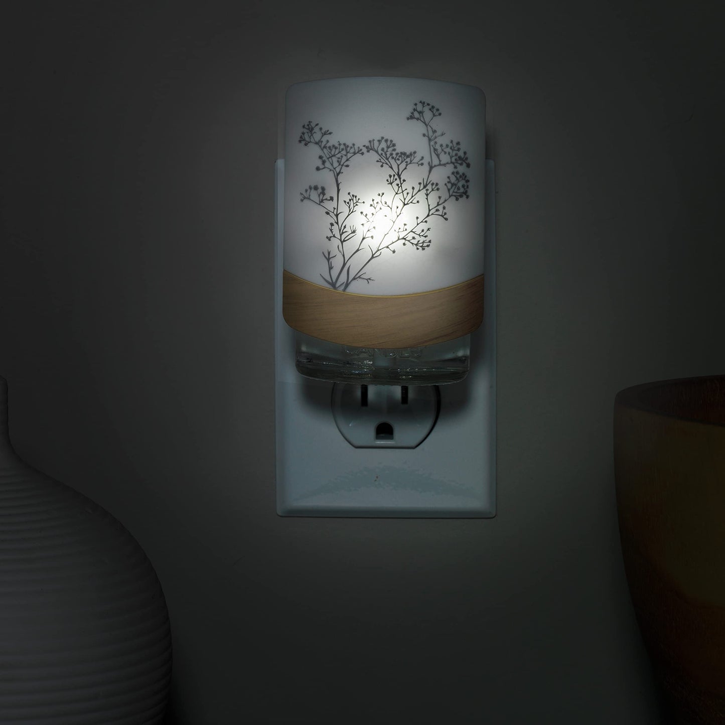 Yankee Candle ScentPlug Diffuser Warmer for Plug in Air Fresheners, Fragrance Warmer with Light, Simplicity Design (Pack of 1)