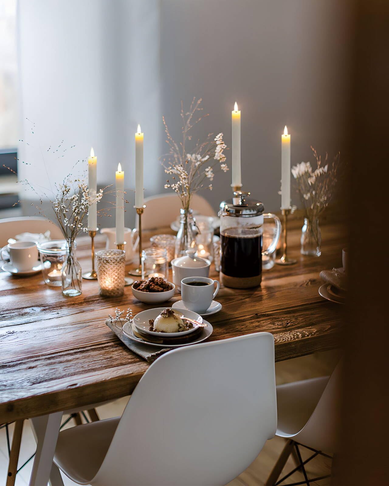 Homemory Real Waxy Flameless Taper Candles with Remote Timer, LED Candlesticks Flickering, Battery Operated Candles with Holders, 9.6 Inches for Home Christmas Wedding Celebration Decor, White, 6 Pcs