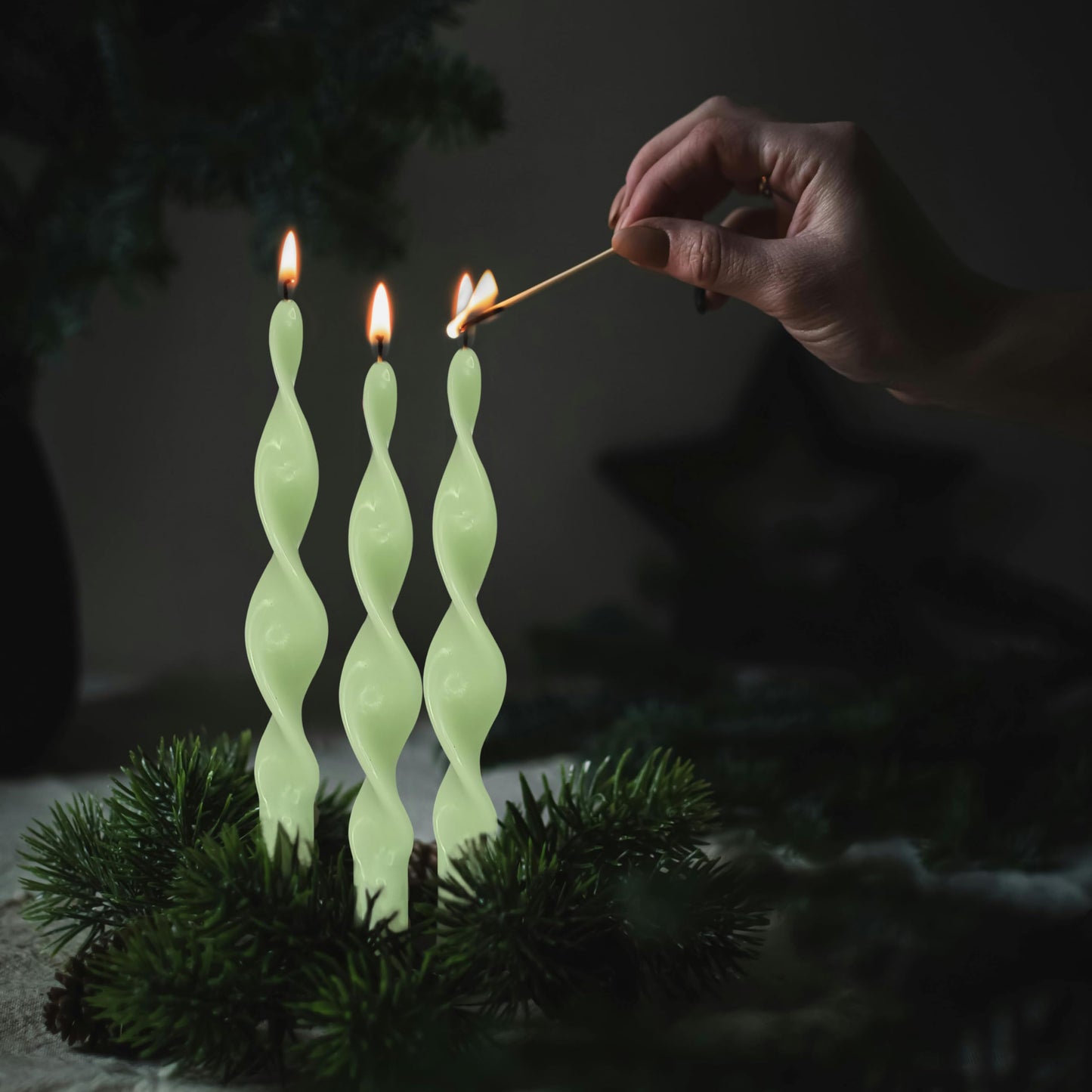 Smokeless Green Spiral Taper Candle Handmade Unscented Taper Candlesticks 10 Inch Long Twisted Candles for Candlelight Dinner Decor Wedding Church 2 Pcs