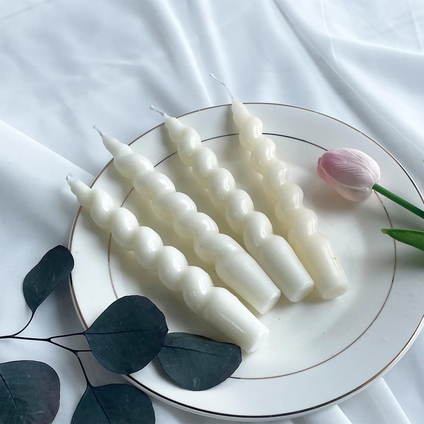 8pcs Short Taper Candle Spiral Candles,Gedengni White Candle Sticks Beige Twisted Candlesticks Swirl Tapered Candles for Home Décor Dinner Weddings Holiday Women Gifts