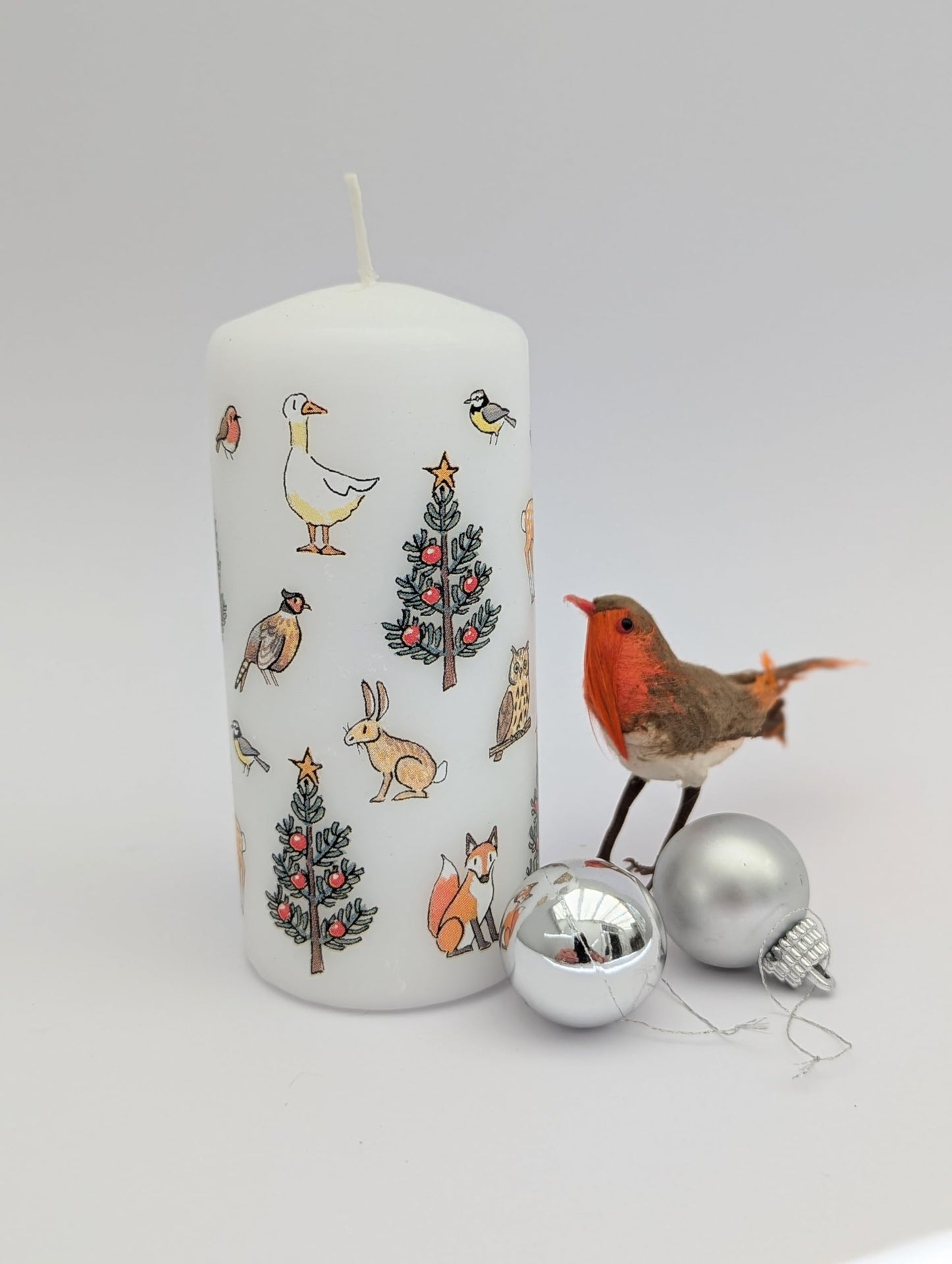 Alison Gardiner Winter Wildlife Mini Pillar Candle – Unscented Wax Christmas Candle, 40hr Burn, Handmade in UK – Perfect for Adding Warmth to Table Displays & Holiday Décor