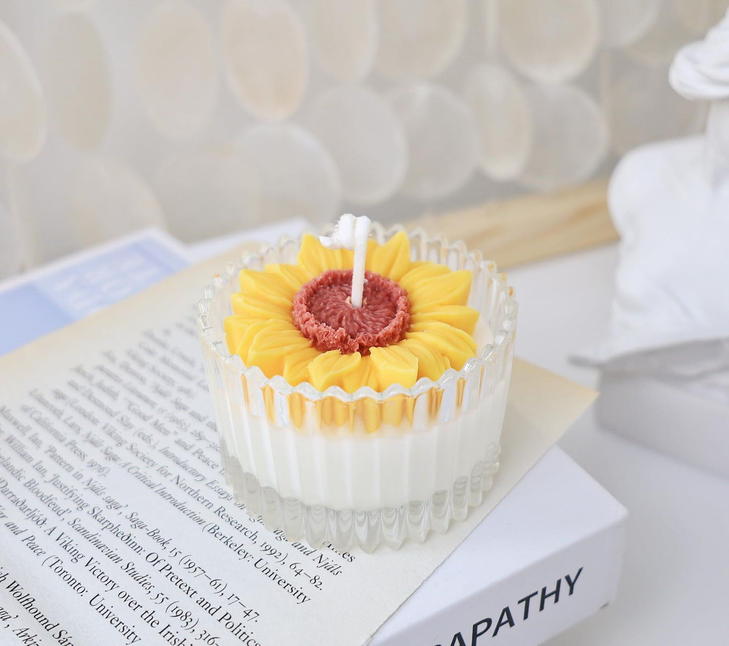 Sunflower Scented Candle,230G Soy Wax Aroma Decorative Candle in Glass Jar 24 Hours,Handmade Candle for Table Photo Prop,Prefect Gift for Meditation Stress Relief Mood Boosting Bath Yoga