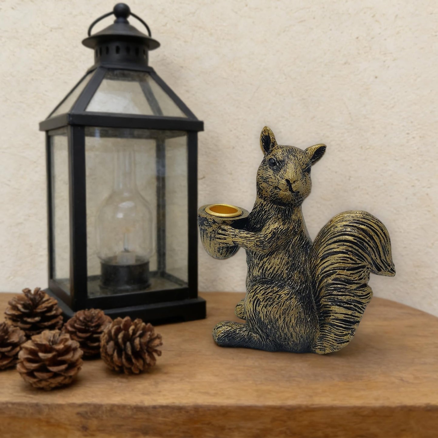 KISWIAR Cute Squirrel Candle Holder, Resin Squirrel Statue, Animal Desktop Candle Holder Figurine Home Decor for Fireplace Bookshelf Garden