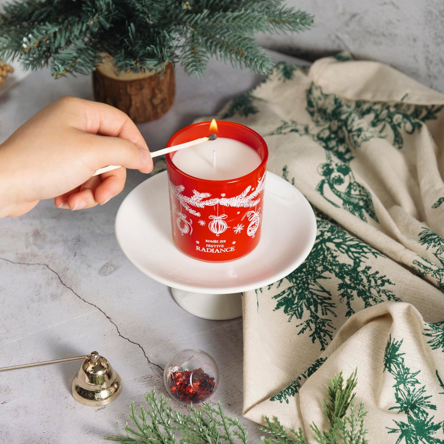 ROMIIE ZOI Christmas Scented Jar Candle - 6oz Soy Wax Candle - Festive Radiance Infused with Sweet Pine Aroma - with Beautiful Keepsake Box Special for Christmas/Holiday Gifts