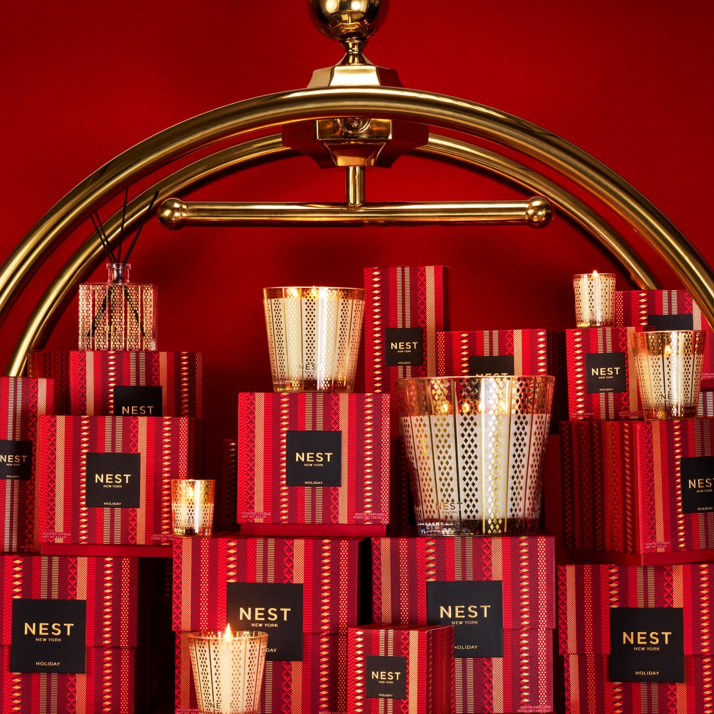 NEST New York Scented Classic Christmas Candle, Holiday - 8.1 oz - Up to 60-Hour Burn Time - Reusable Glass Vessel