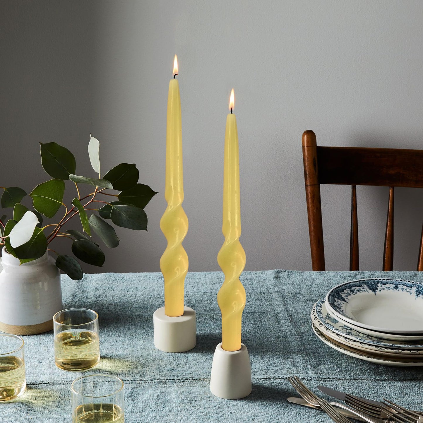 4pcs Beeswax Taper Candles Natural Honey Twisted Candlesticks Yellow Spiral Taper Candle Natural Scent Long Lasting Burning Handmade Bee Wax Candle for Home Wedding Women Christmas Halloween