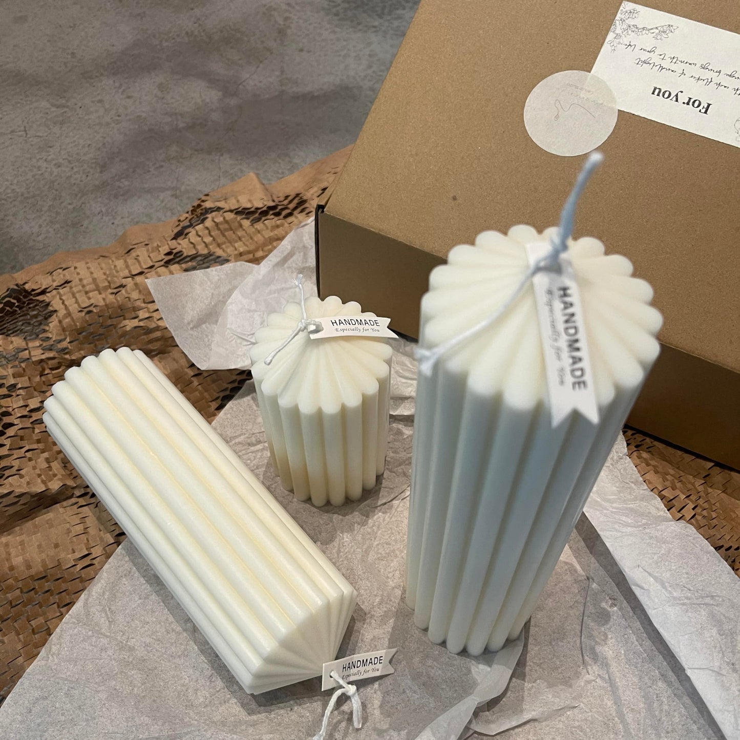 Hyznengu Ribbed Peak Pillar Candle- Large Handmade Scented Soy Wax Candle with Elegant Bubble Aesthetic, Housewarming Gift, Shelf & Coffee Table Centerpiece, White (Medium)