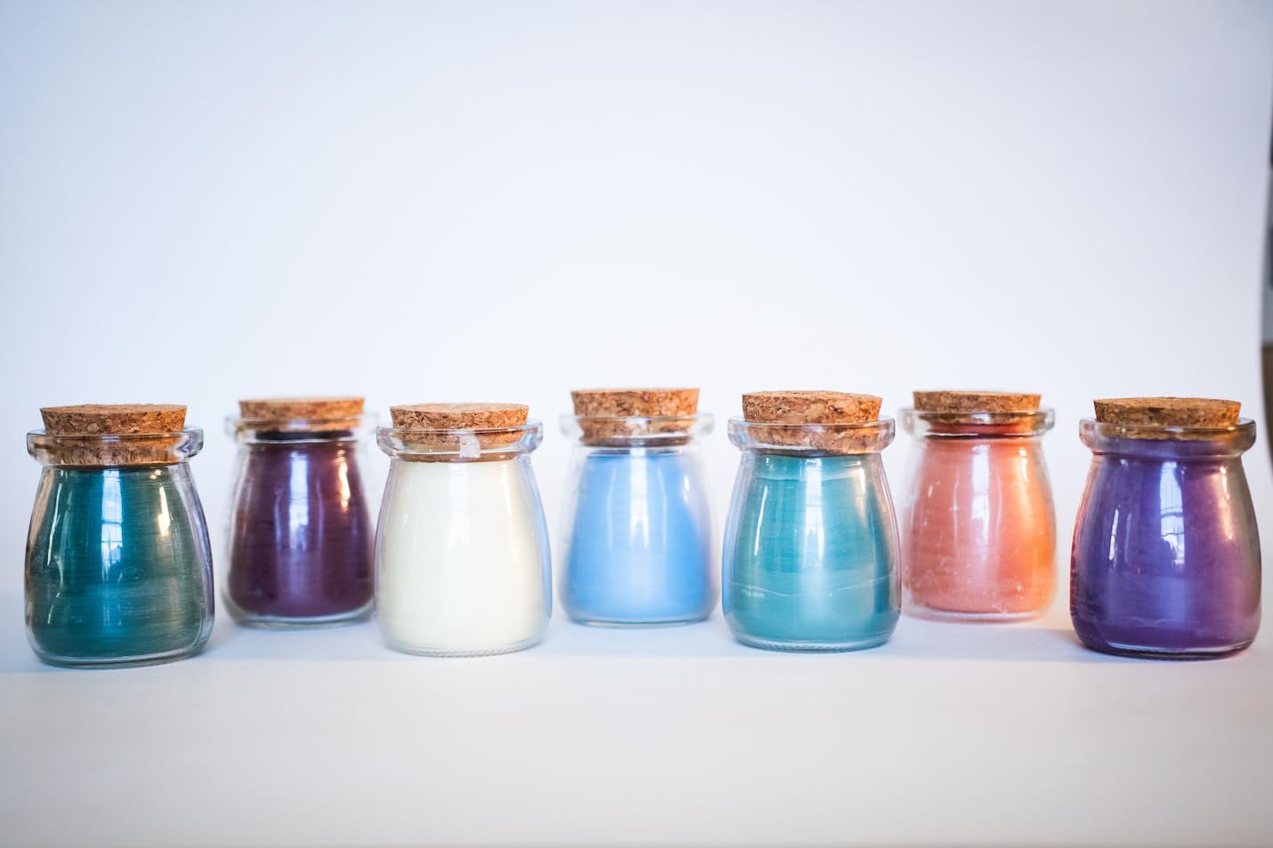 BeeTheLight Beeswax Jar Candle with Cork Lid - Lavender Aromatherapy Candle - 20 Hours Burn Time - All Natural 100% Pure Beeswax Candle - Handmade Decorative Jar Candle