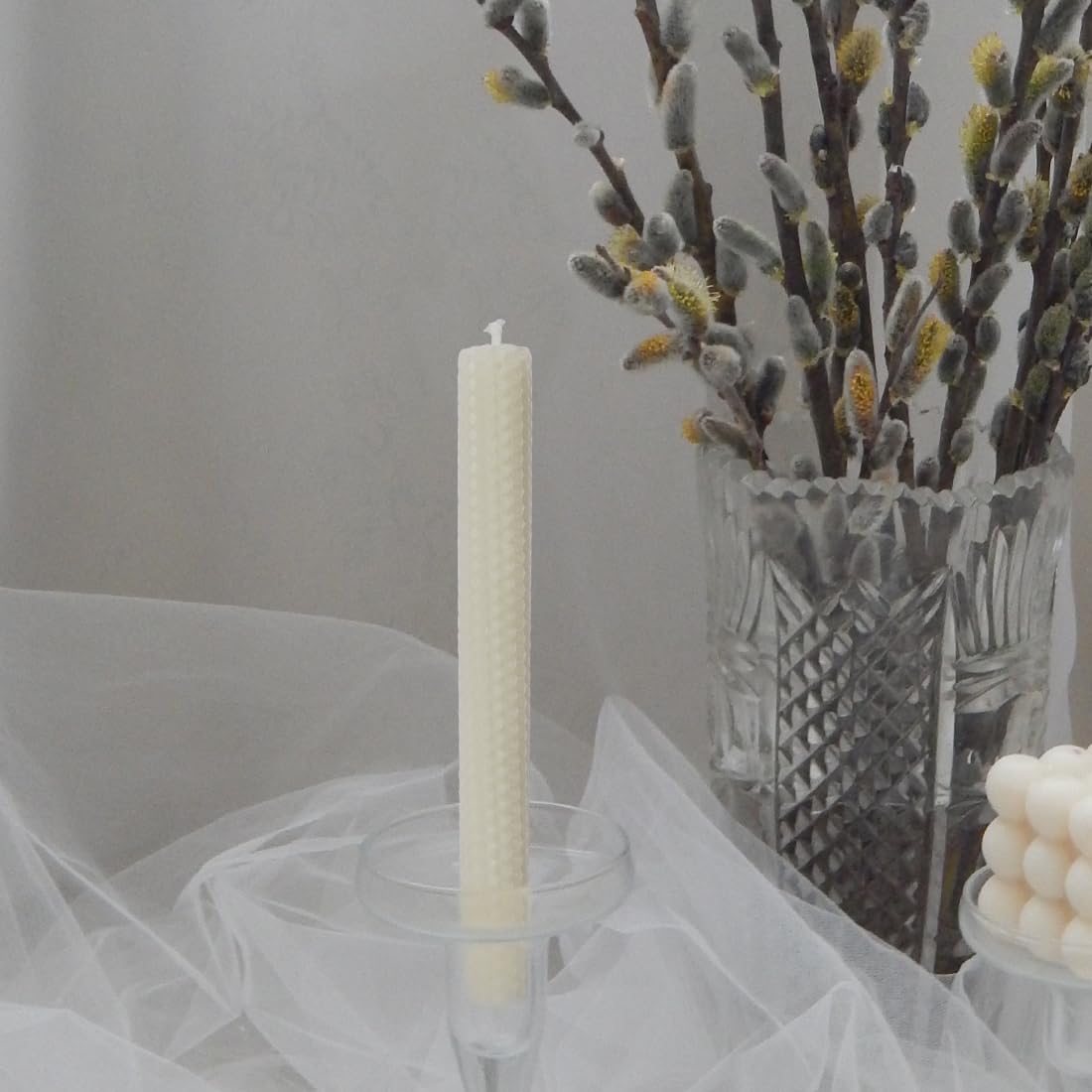 DEYBBY Handmade Beeswax Taper Candles, Dripless Wax Candles, Hand-Rolled Honeycomb Candles for Dinner Party, Set of 12 Flat Top（Cream White）