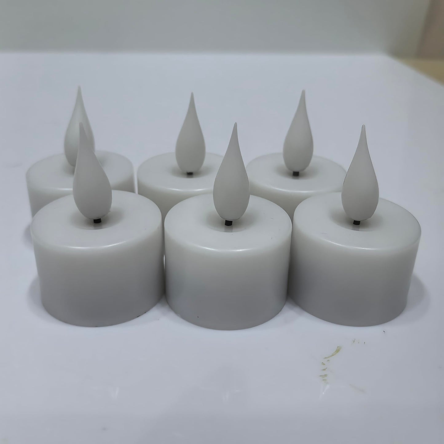 yunsheng Rechargeable Tea Lights Charging Base and Remote Timer, 12Pcs Battery Operated Tea Light, LED Flameless Votive Candles for Home Wedding Party Decor(White)