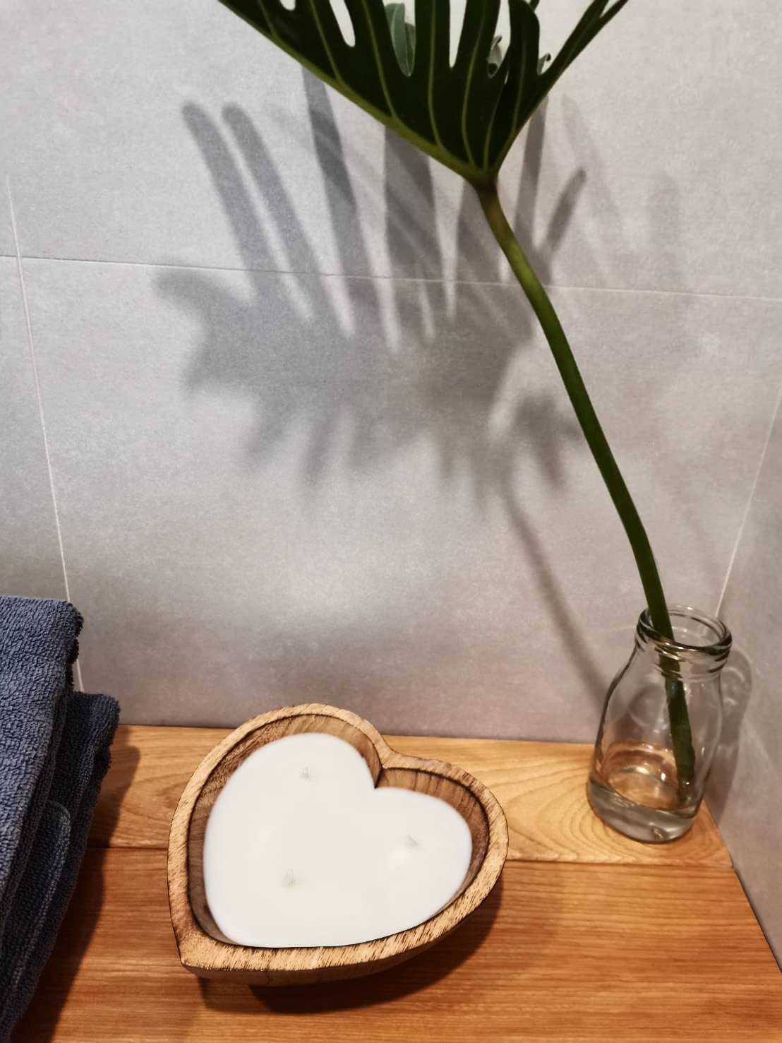 BestySuperStore 6” Heart Shaped Wooden Bowl Vanilla Sandalwood Scented Soy Wax Candle - 3 Wicks 5 oz Decorative Dough Bowls Candles for Anniversary Engagement Wedding Birthday Valentine Christmas Gift