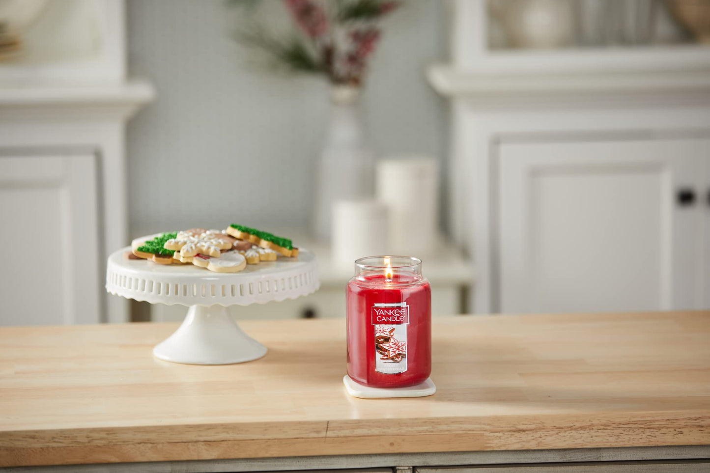 Yankee Candle Frosty Gingerbread Scented, Classic 22oz Large Jar Single Wick Candle, Over 110 Hours of Burn Time | Holiday Gifts for All