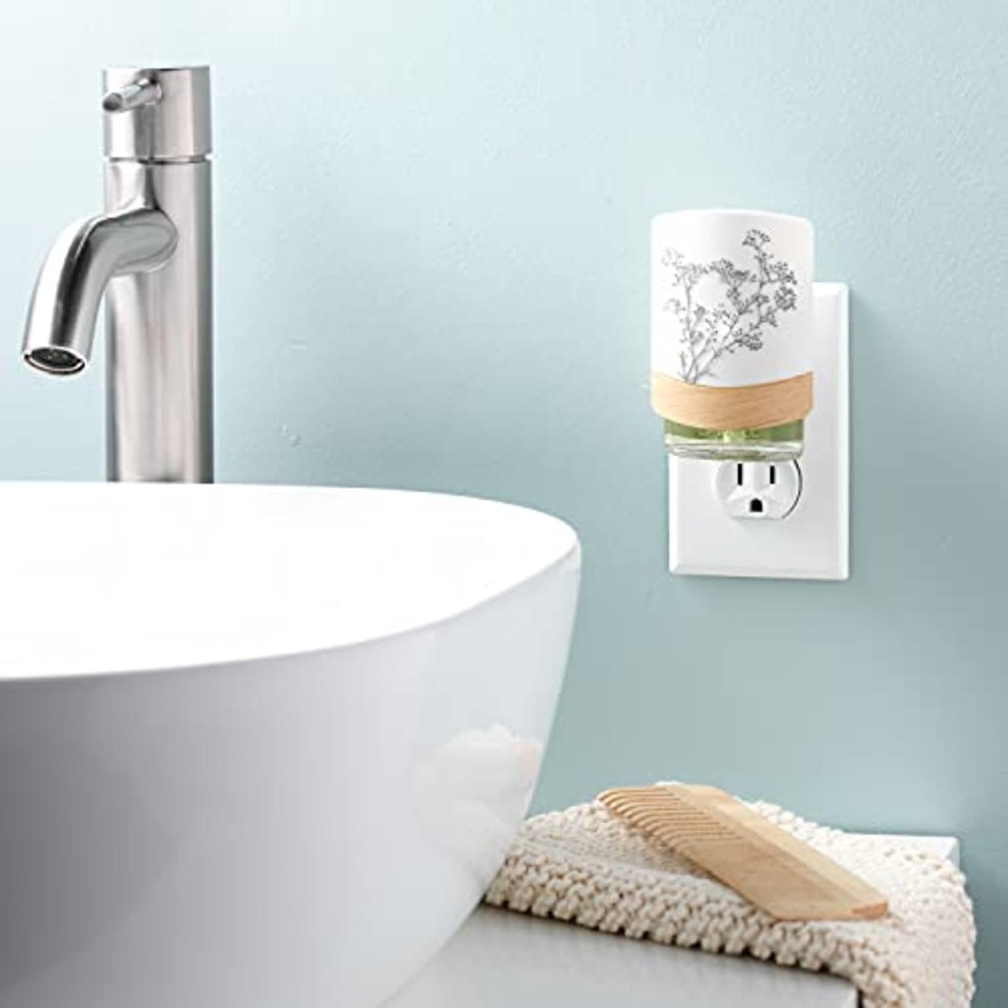 Yankee Candle ScentPlug Diffuser Warmer for Plug in Air Fresheners, Fragrance Warmer with Light, Simplicity Design (Pack of 1)