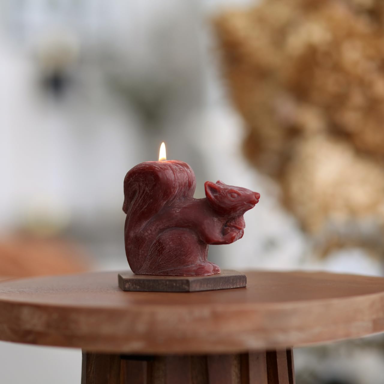 Big Dipper Wax Works Beeswax Squirrel Candle – Handcrafted 100% Pure Beeswax, Chestnut Brown Woodland Décor, Unscented, 24-Hour Clean Burn, Eco-Friendly Fall Animal Gift, 4" x 3.25"