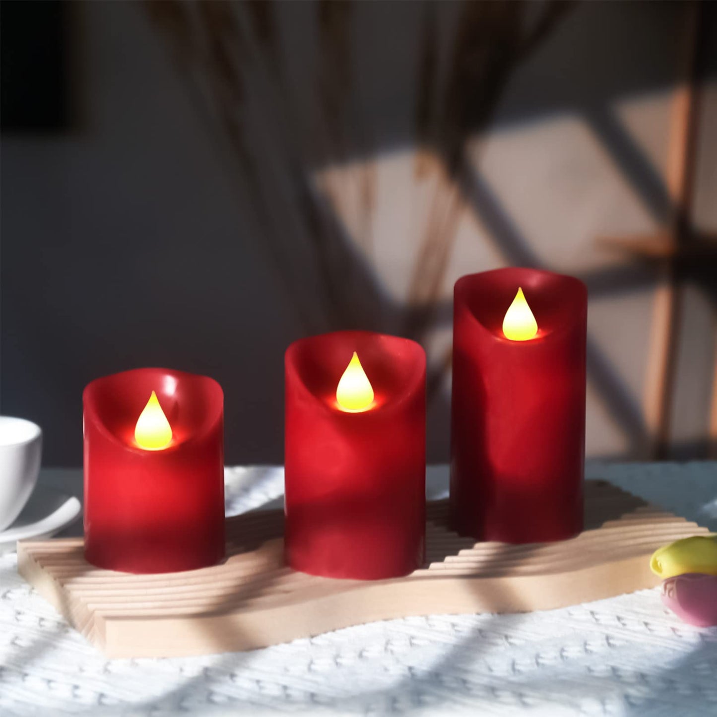 YIWER Flameless Candles Set of 3, Φ3.15 xH 4"/5"/6" Real Wax Not Plastic Pillars Include Realistic Dancing LED Flames and 10-Key Remote Control with 2/4/6/8-hours Timer Function,300+ Hours (3×1, Red)