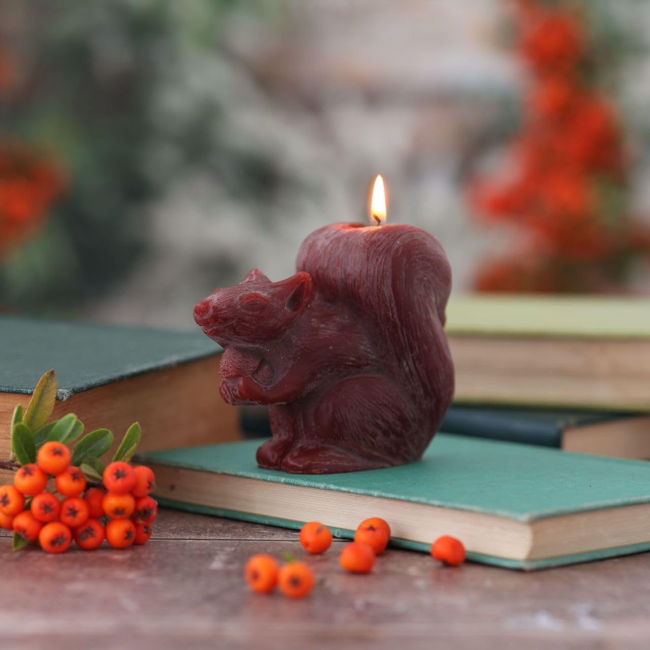 Big Dipper Wax Works Beeswax Squirrel Candle – Handcrafted 100% Pure Beeswax, Chestnut Brown Woodland Décor, Unscented, 24-Hour Clean Burn, Eco-Friendly Fall Animal Gift, 4" x 3.25"