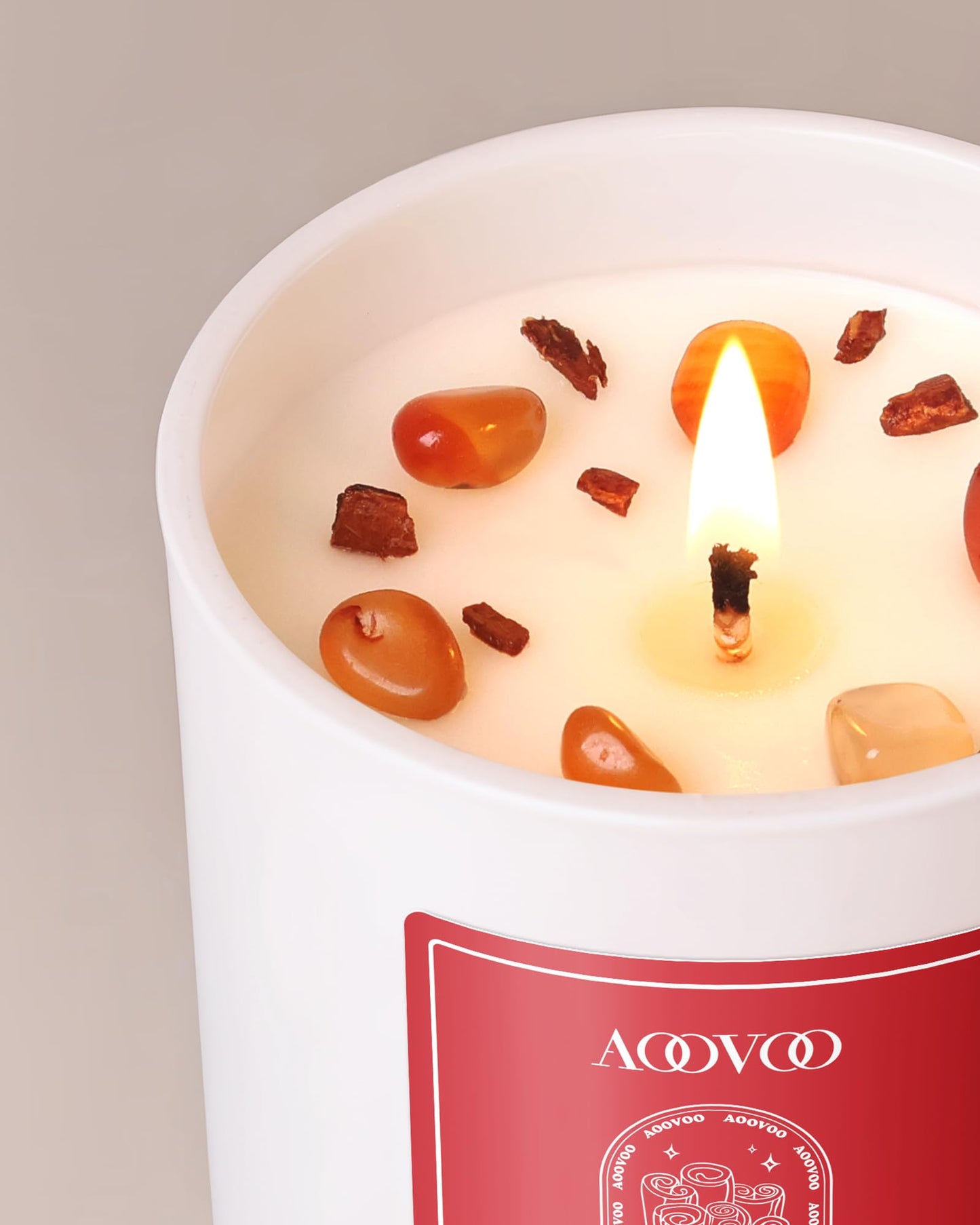 AOOVOO Cinnamon Scented Candles for Women - Aromatherapy Candle with Crystals Inside, 10oz Soy Candles for Home Scented, Birthday Gifts Valentines Day Candle for Women Mom