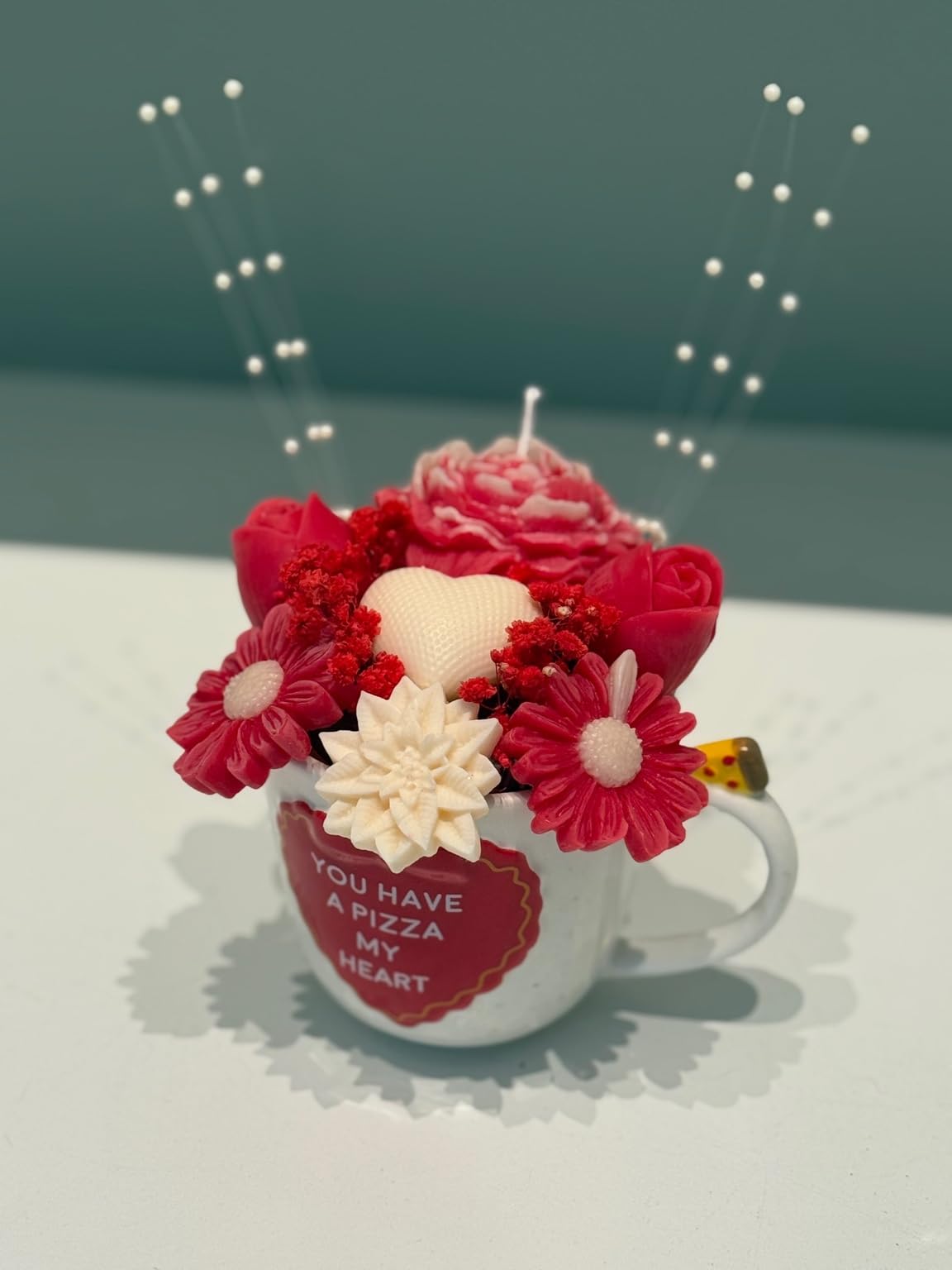 Valentine Floral Candle Arrangement in Mug – Handcrafted Soy Wax Flower Bouquet – Romantic Gift for Her – Red & Blush Decorative Home Décor – Valentine Edition No. 24
