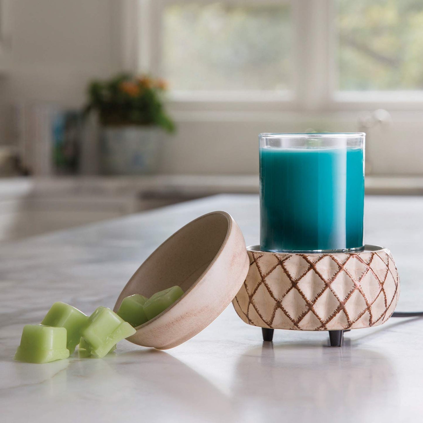 Candle Warmers ETC 2-in-1 Candle and Fragrance Warmer for Warming Scented Candles or Wax Melts and Tarts with to Freshen Room, Cream and Gold Lattice