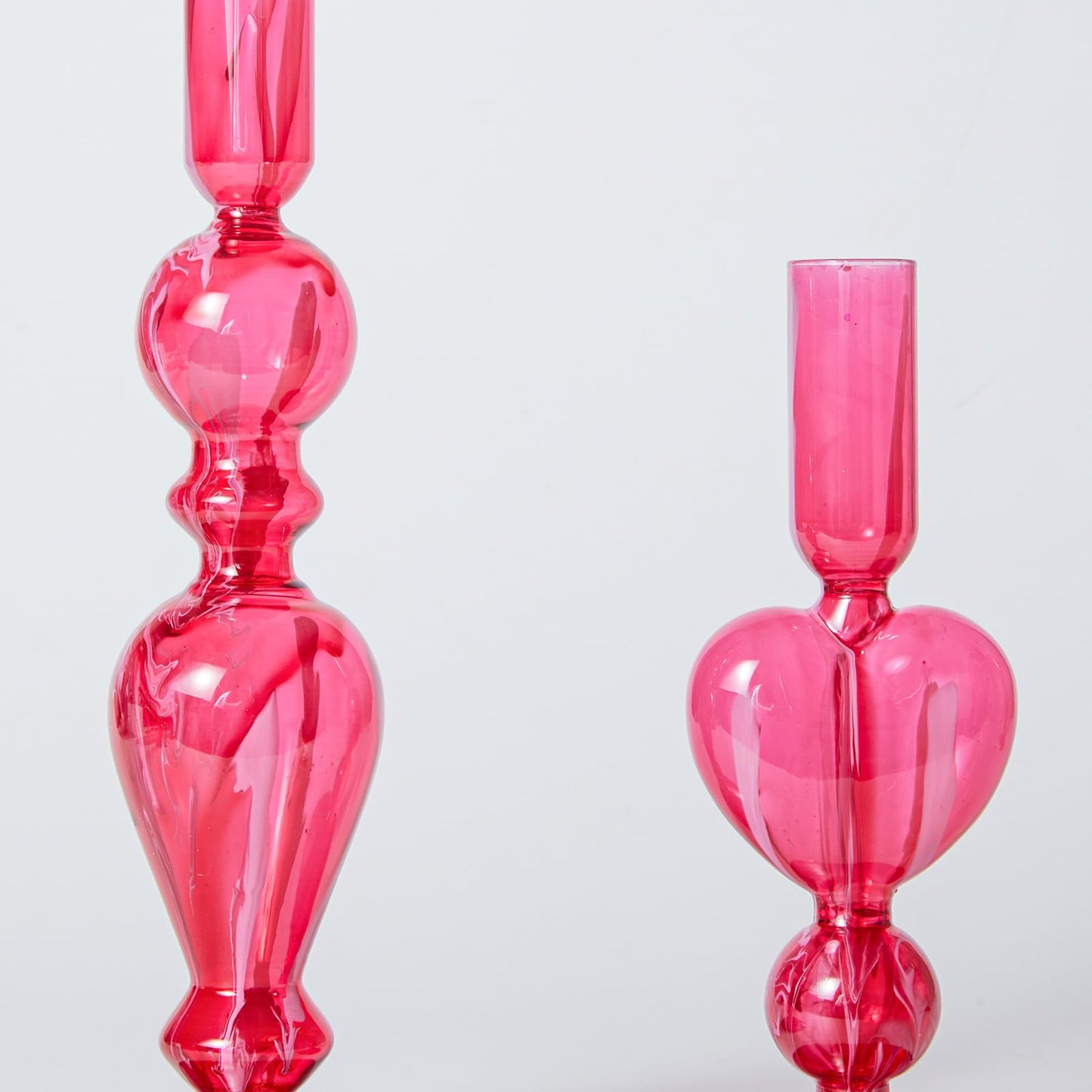 DN DECONATION Pink Glass Candle Holders Set of 2 – Heart Taper Candle Holders for Valentine's Day, Candlestick Holder Wedding Decorations, Farmhouse Home Coffee Table Decor & Housewarming Gifts