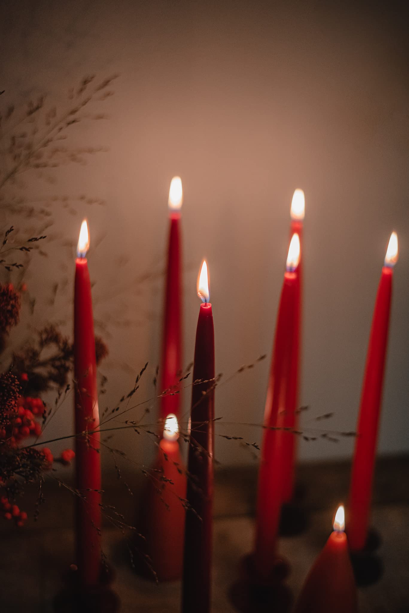Kunstindustrien® Taper Candles, Set of 4, 13.8" – Made in Denmark, Long Burning Candles 15h, Unscented & Smokeless Candlesticks – Elegant Tall Candles for Weddings Dinners & Home Decor (Christmas Red)