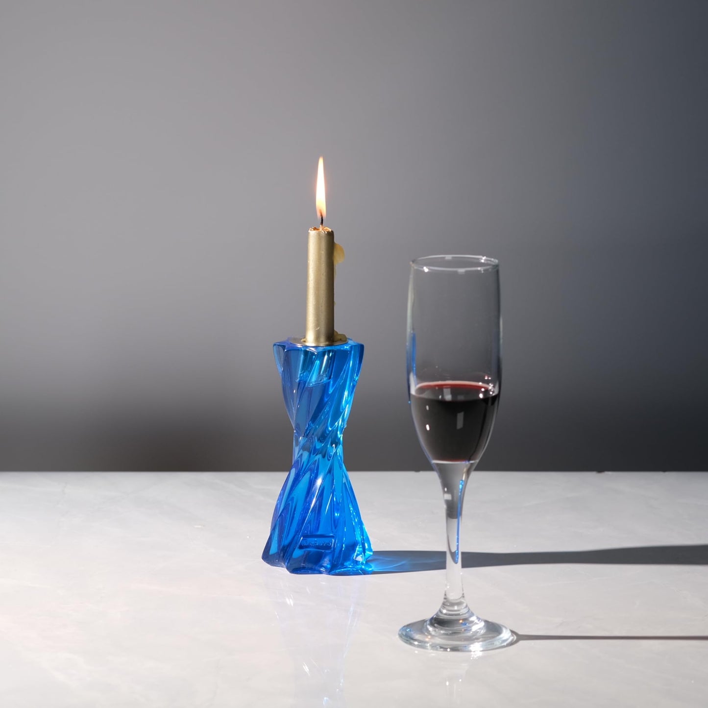 ICNBUYS Twizzle Twist Candle Holder, Decorative Candle Holder for Table Display, Romantic Decoration, Unique Home Décor Aesthetic, Housewarming Gift, Candle Stand Height 5.7 inches Blue - Resin