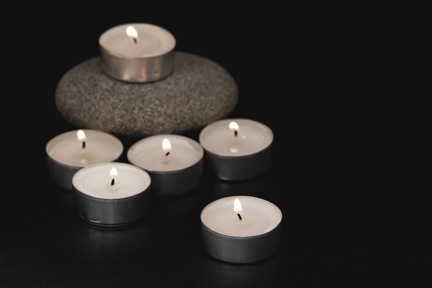 D’Light Online 5 Hours Unscented White Tealight Candles in Aluminum Cup for Home Decor, Wedding, Holiday, Restaurants, Spa, Shabbat or as a Emergency Candle - Set of 500
