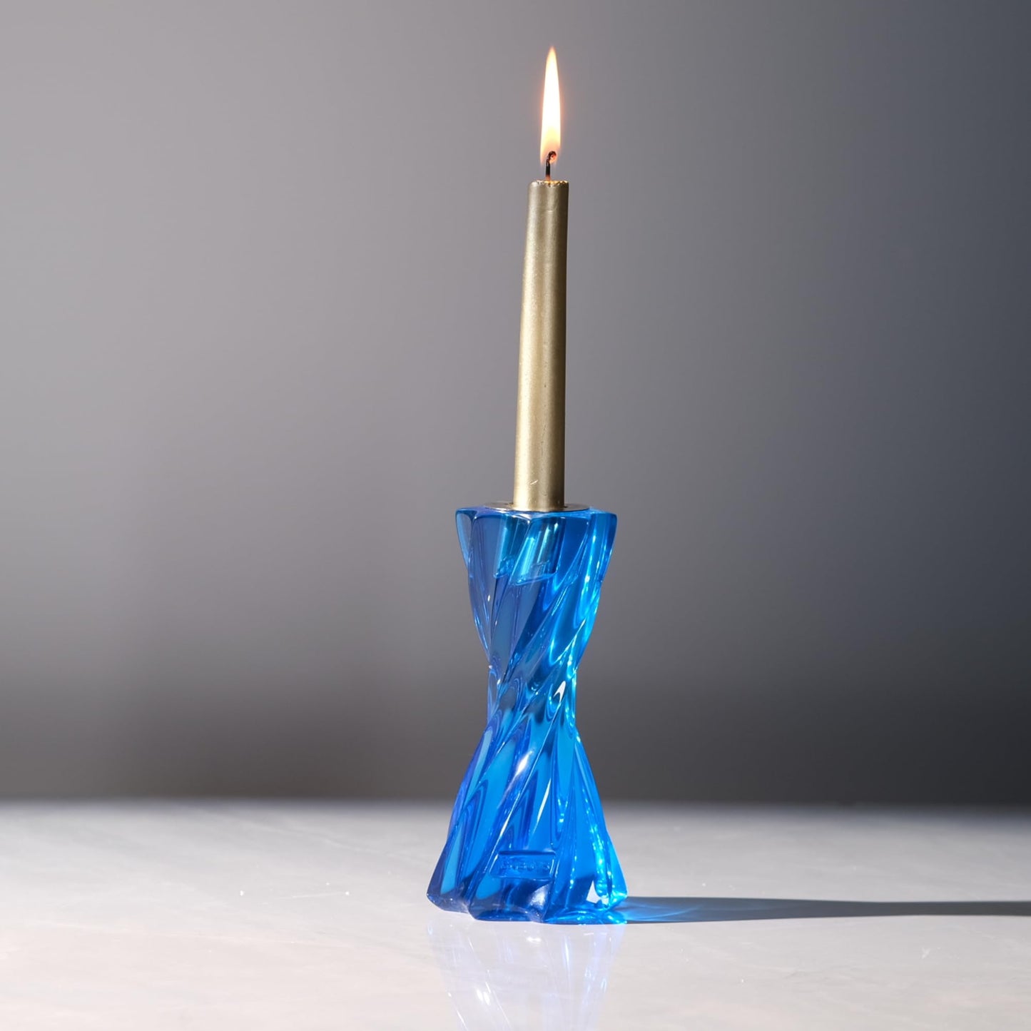 ICNBUYS Twizzle Twist Candle Holder, Decorative Candle Holder for Table Display, Romantic Decoration, Unique Home Décor Aesthetic, Housewarming Gift, Candle Stand Height 5.7 inches Blue - Resin