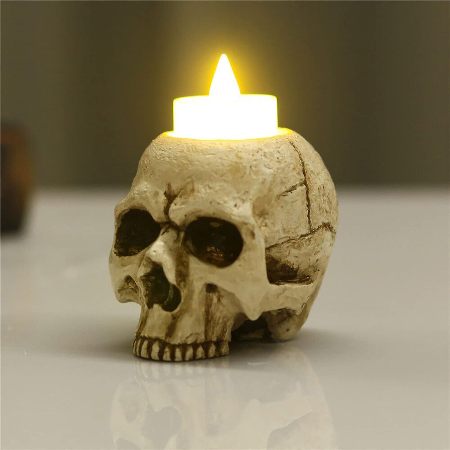 VICDUEKG 2 Pcs Skull Candle Holder Skeleton Candlestick Holders Spooky Tealight Cup Gothic Decor Resin Candlestick Crafts for Halloween Christmas Home Party Graveyard Outdoor Bar Decoration, White