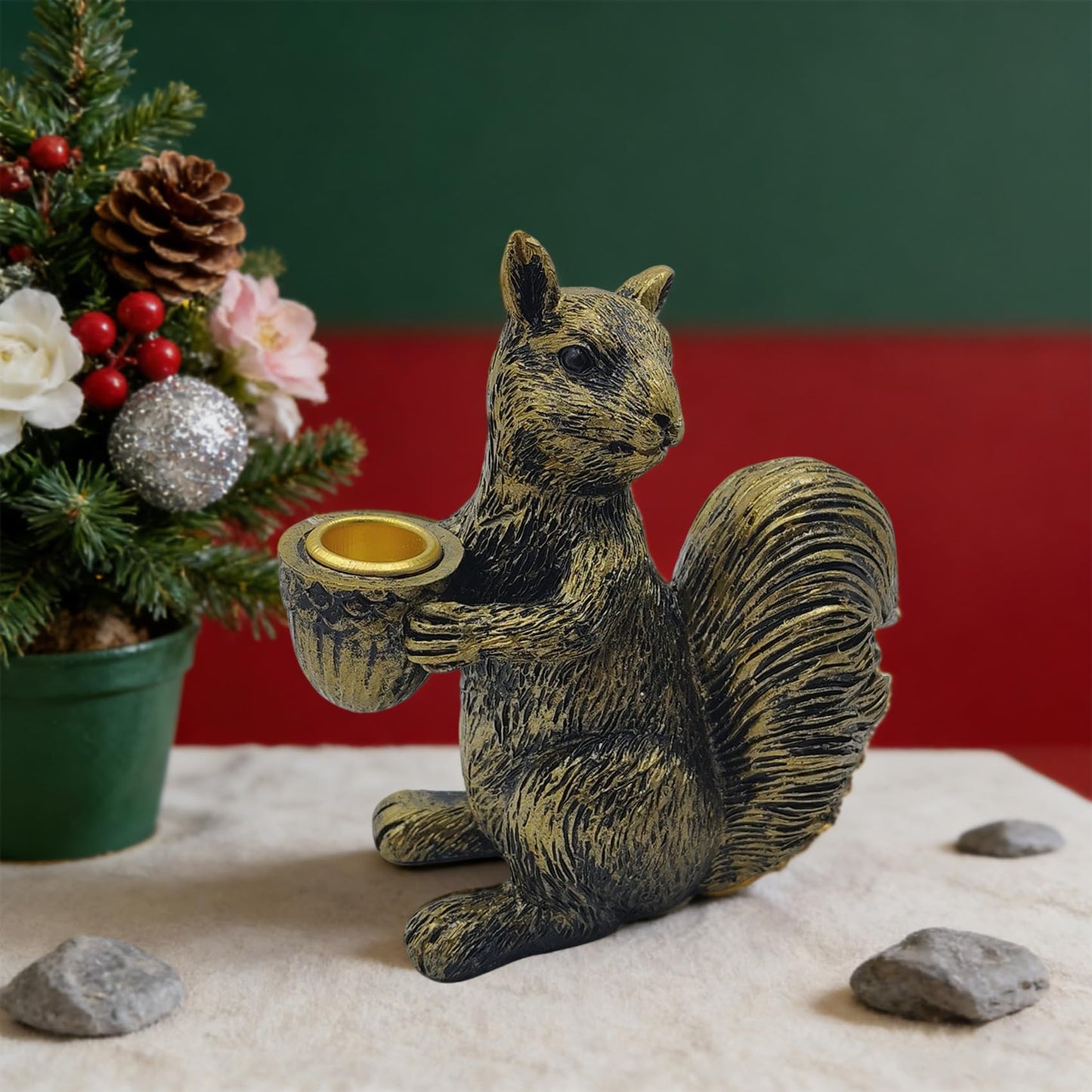 KISWIAR Cute Squirrel Candle Holder, Resin Squirrel Statue, Animal Desktop Candle Holder Figurine Home Decor for Fireplace Bookshelf Garden