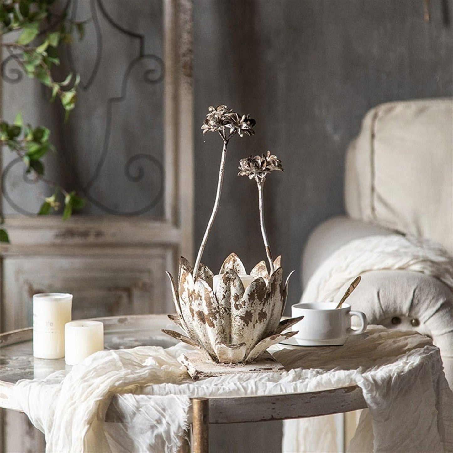cfycfy987 Candelabra European Style Retro Flower Candlestick Iron Tabletop Decorative Ornaments Wedding Party Decoration Shooting Props Candle Sticks Holder