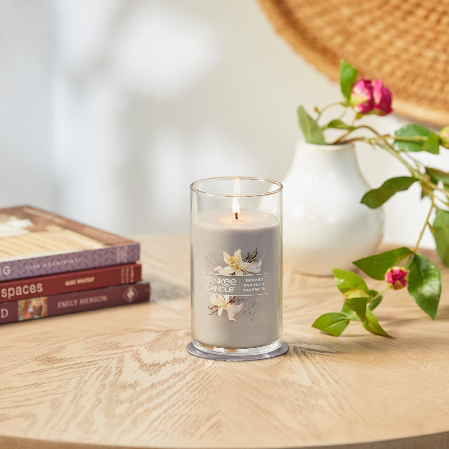 Yankee Candle Signature Medium Pillar Candle, Smoked Vanilla & Cashmere, Light Gray, Metal Lid, Premium Plant Wax Blend, Two Natural Fiber Wicks, Up to 115 Hours Burn Time
