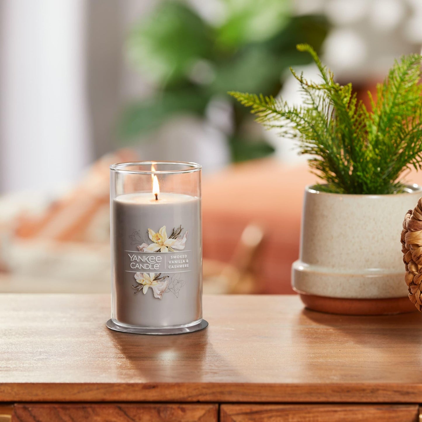 Yankee Candle Signature Medium Pillar Candle, Smoked Vanilla & Cashmere, Light Gray, Metal Lid, Premium Plant Wax Blend, Two Natural Fiber Wicks, Up to 115 Hours Burn Time