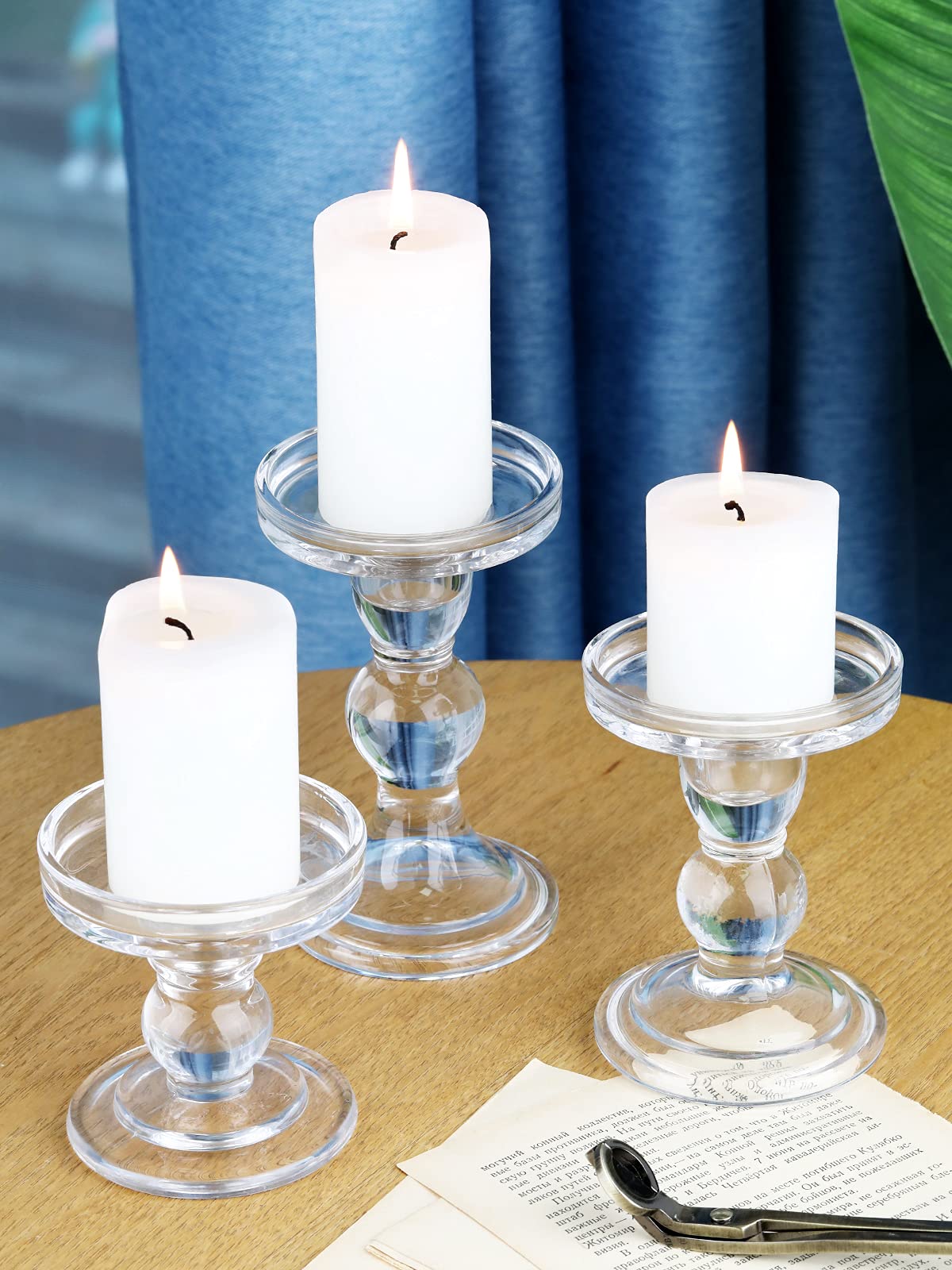 Lewondr Glass Candle Holders, 3 Pieces Crystal Clear Candlesticks with Elegant Design for Pillar Taper Candle and Tea Light, Home Table Living Room Wedding Party Decorations Home Décor - Clear