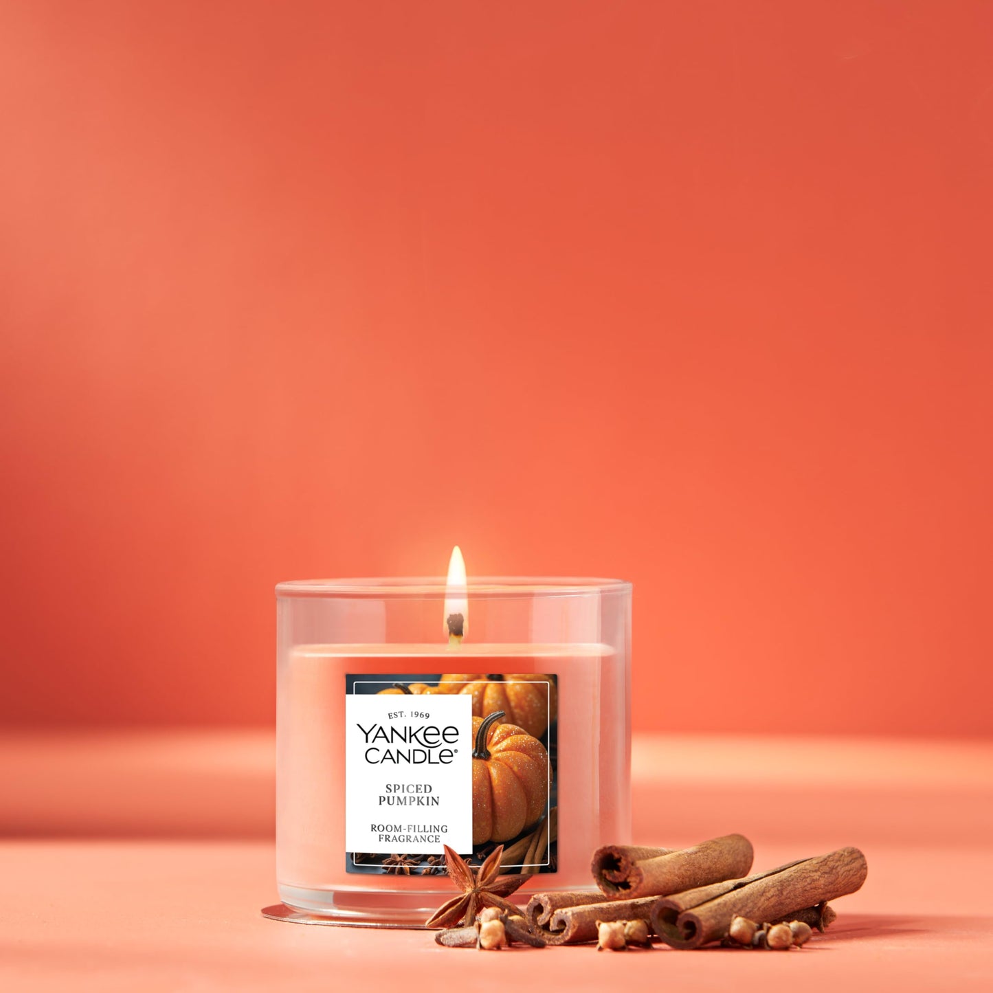 Yankee Candle Small Tumbler Scented Candle with up to 40 Hour Burn Time, Premium Plant Wax Blend for Consistent Burn, 4.3 oz Tumbler Candle with Room Filling Fragrance, Spiced Pumpkin
