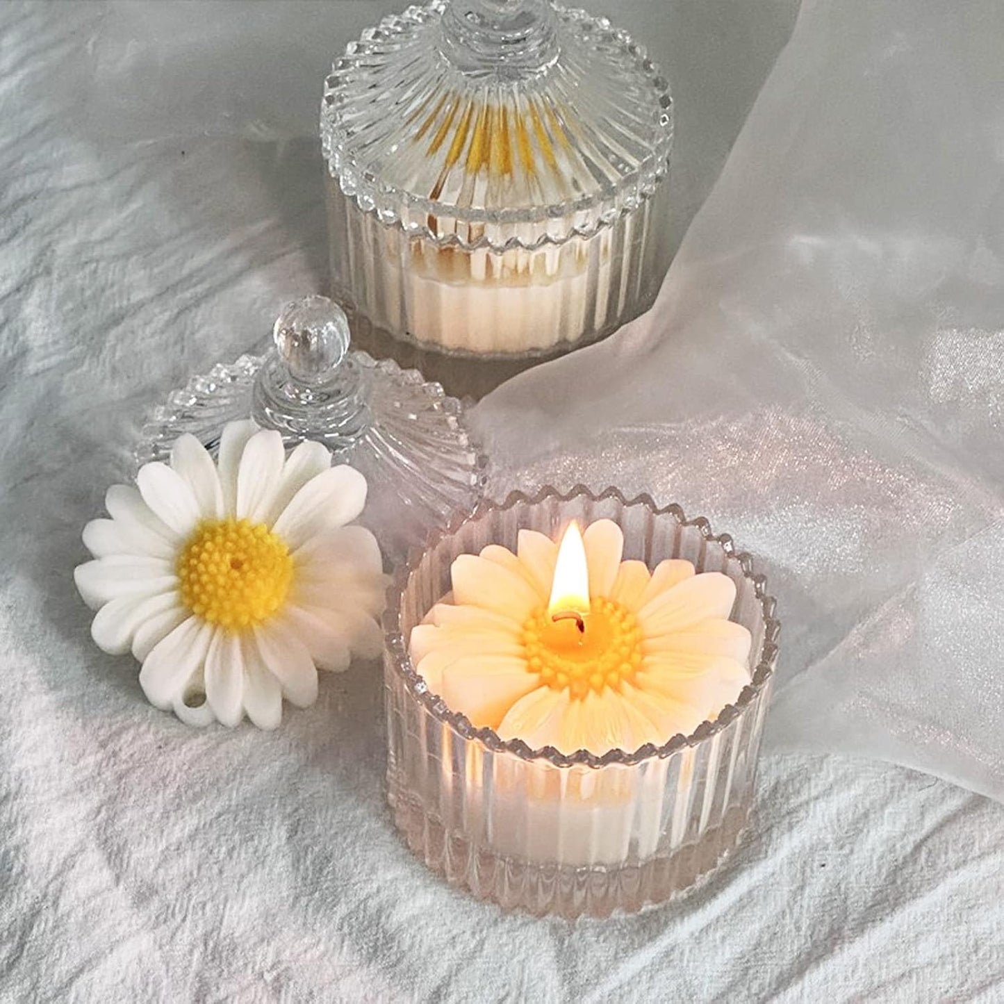 Daisy Flower Aroma Candle,230G Soy Wax Scented Decorative Candle in Glass Jar 8 Hours,Handmade Candle for Table Photo Prop,Prefect Gift for Meditation Stress Relief Mood Boosting Bath Yoga