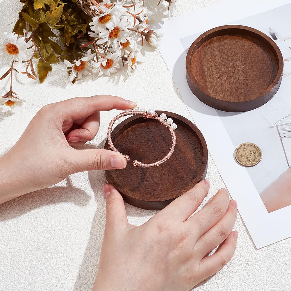 NBEADS 2Pcs Wood Candle Tray, 3.94 inch Acacia Coasters for Candles Flat Round Natural Wood Plant Trays for Home Dining Table Kitchen Accessories Bar Decorative, Coconut Brown