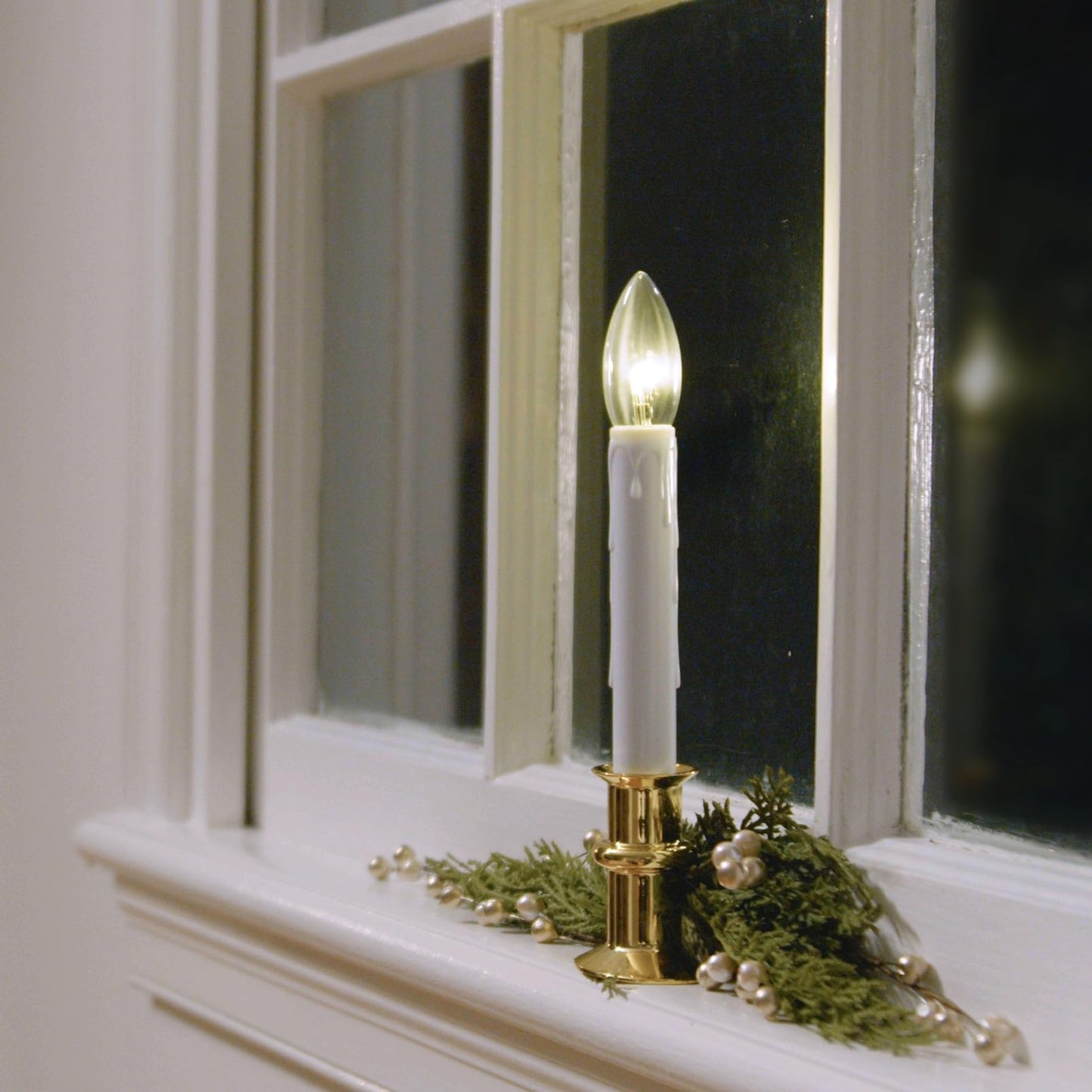 612 Vermont Ultra-Bright LED Window Candles with Timer, Remote Control, Twinkle/Steady LED Light, Battery Operated, Slim Metal Base, VT-9167-R4-BW (Pack of 4, Polished Brass)