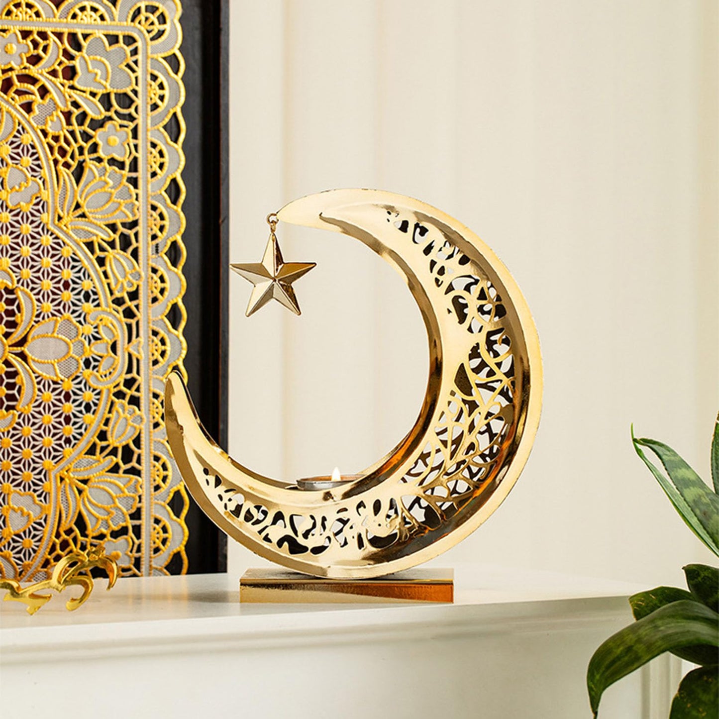 Mooned Shape Candelabra Hollowed Carved Tealight Display Stand for Tabletop Mantels Shelf Display Festival Celebration Wrought Iron Stand