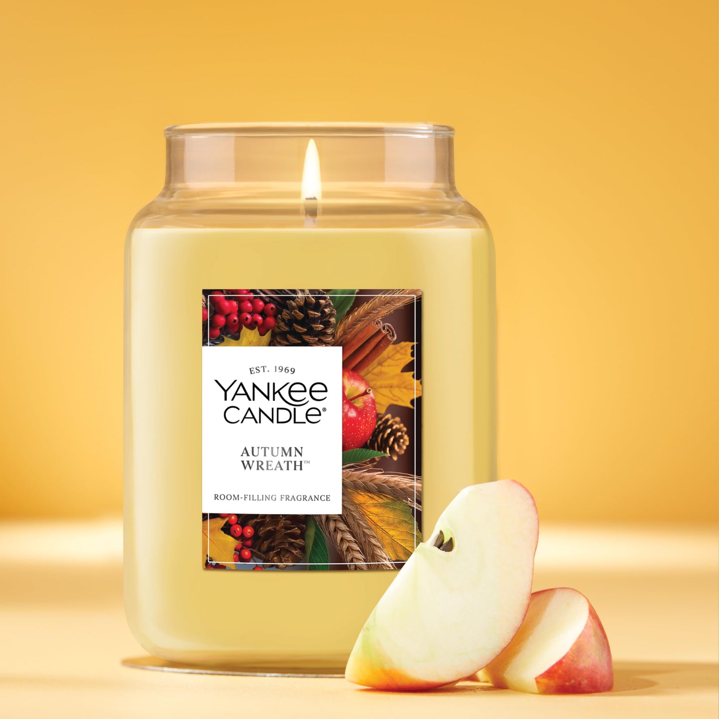 Yankee Candle Autumn Wreath, Thanksgiving Scented Candle, 22oz Large Jar with up to 150 Hour Burn Time, Giftable