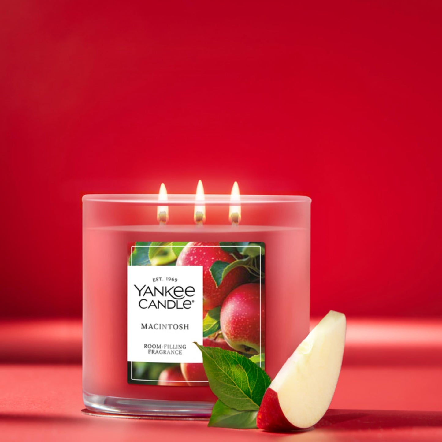 Yankee Candle Macintosh, Fall Scented Candle, 14.5oz 3-Wick Candle Jar with up to 40 Hours Burn Time