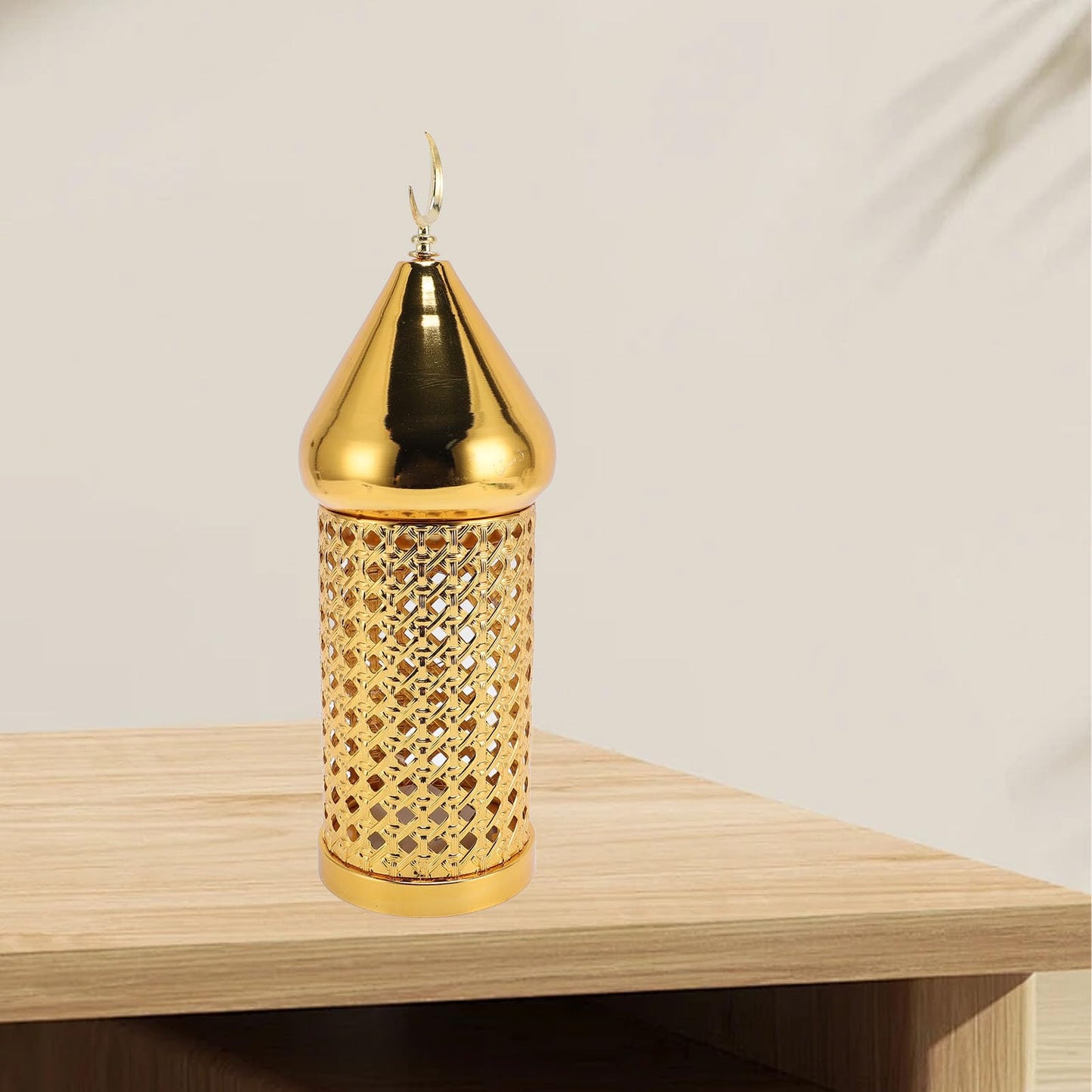 Omquot Retro Handmade Golden Metal Wind Lamp Lantern for Wedding Party Decorations, Aromatic Candle Holder for Romantic Ambience, Iron Material (M)