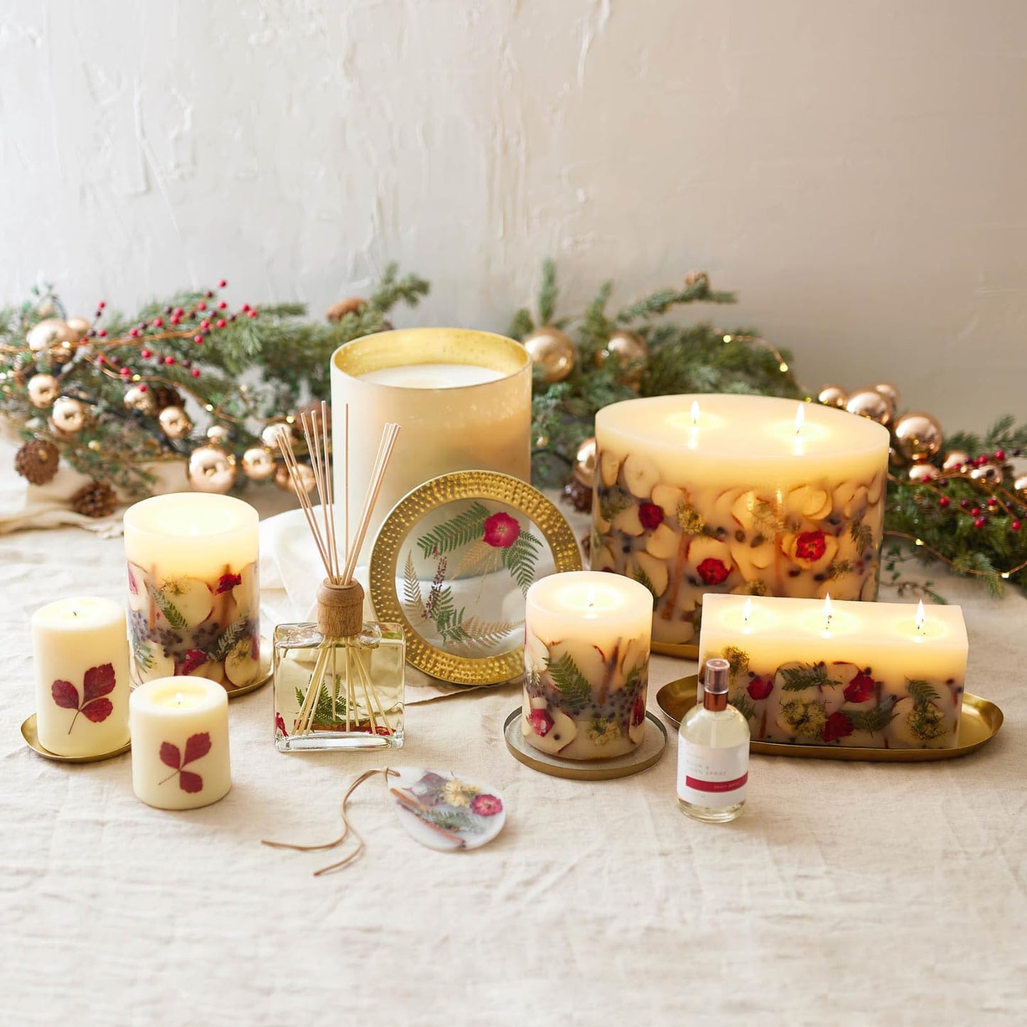 Rosy Rings Small Round Botanical Candle - Spicy Apple 5.5" Burn Time 120 Hours Notes of Cardamom, Cinnamon, Clove, Long Lasting Candles, Candle Gifts