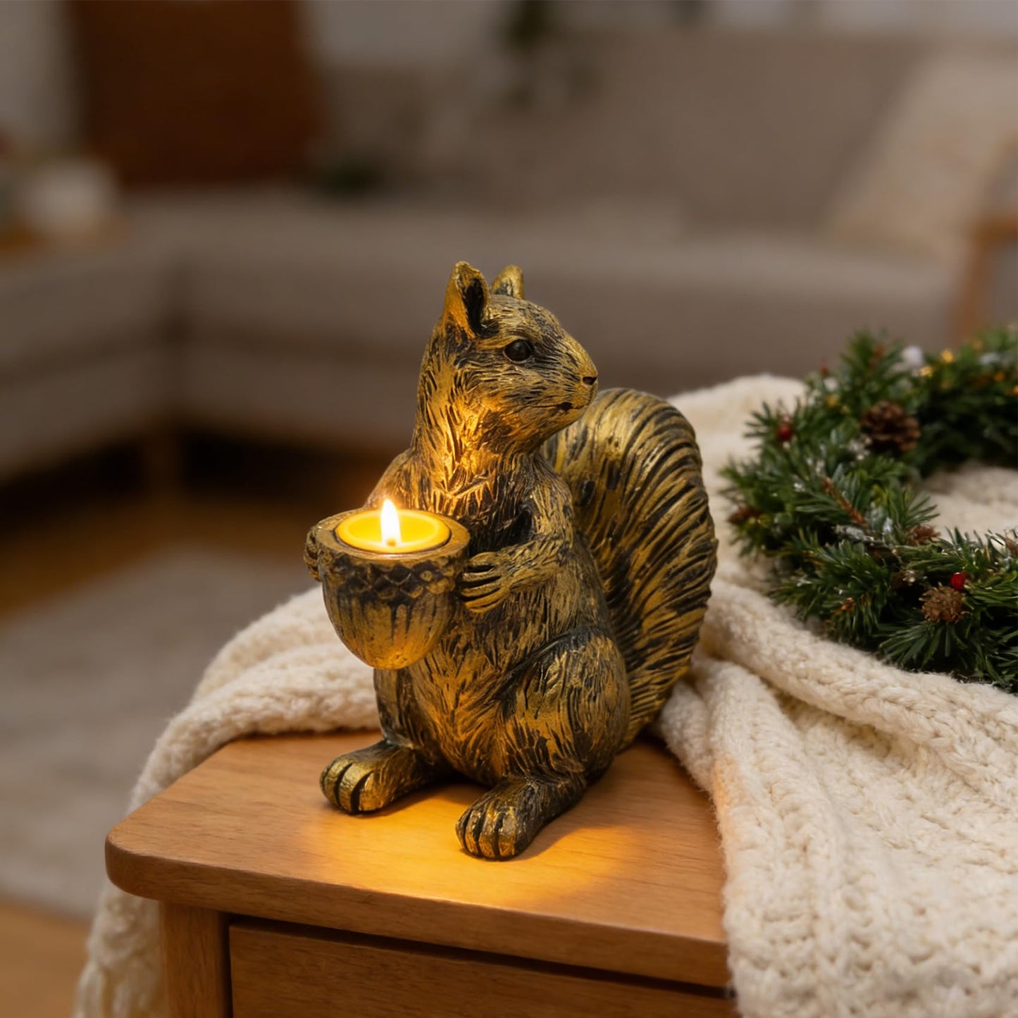 KISWIAR Cute Squirrel Candle Holder, Resin Squirrel Statue, Animal Desktop Candle Holder Figurine Home Decor for Fireplace Bookshelf Garden