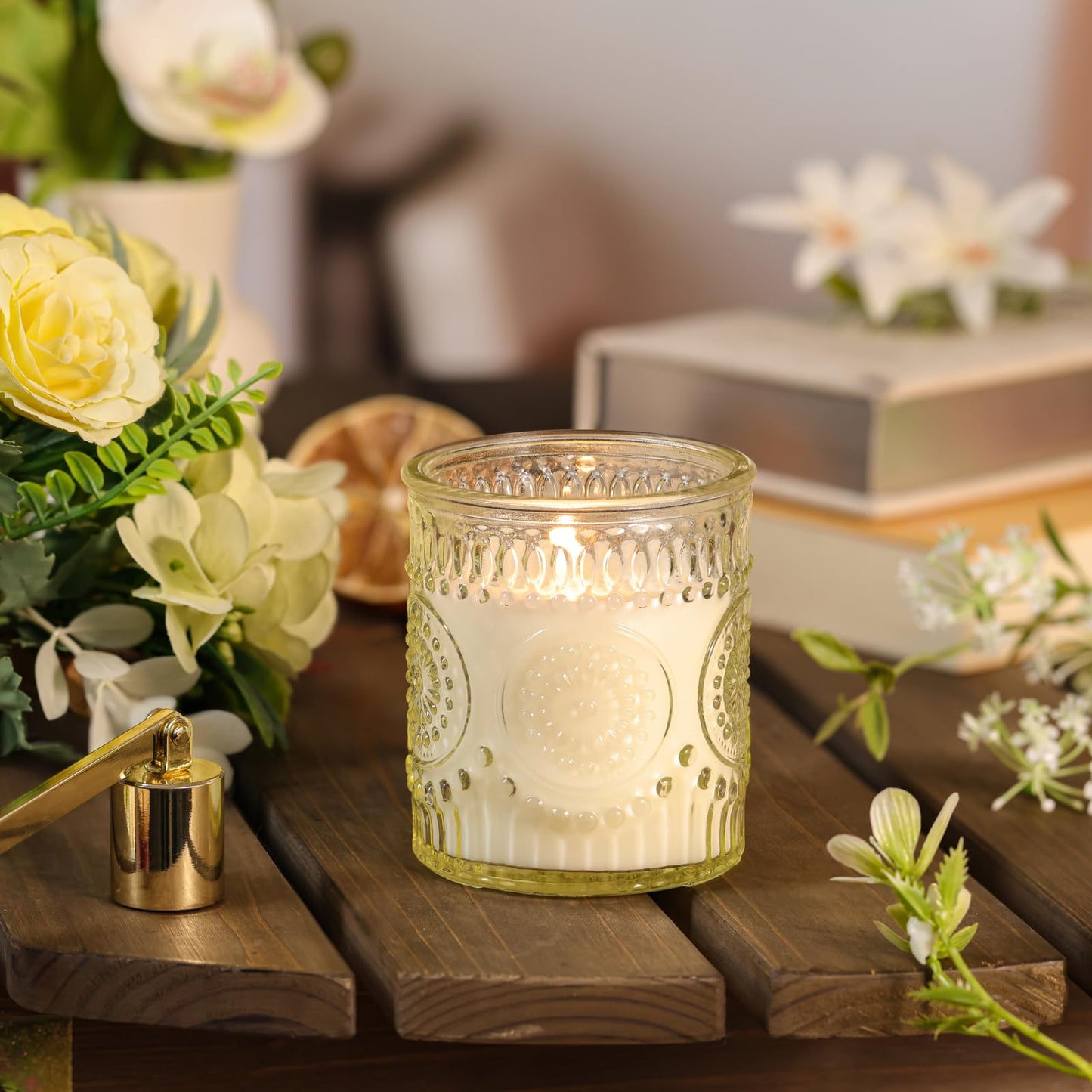 DARJEN Vanilla Candles for Home- 5.3oz 35H Natural Soy Wax Aromatherapy Jar Candle with Strong Scent, Decorative Aesthetic Candles for Living Room, Gathering, Kitchen, Luxury Gift for Women