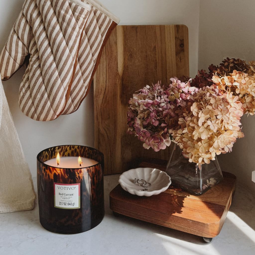 Votivo Red Currant Tortoise Scented Candle | 22.7 oz Soy Wax Blend | Decorative Home Decor Tortoise Shell Pattern | 100 Hour Burn Time