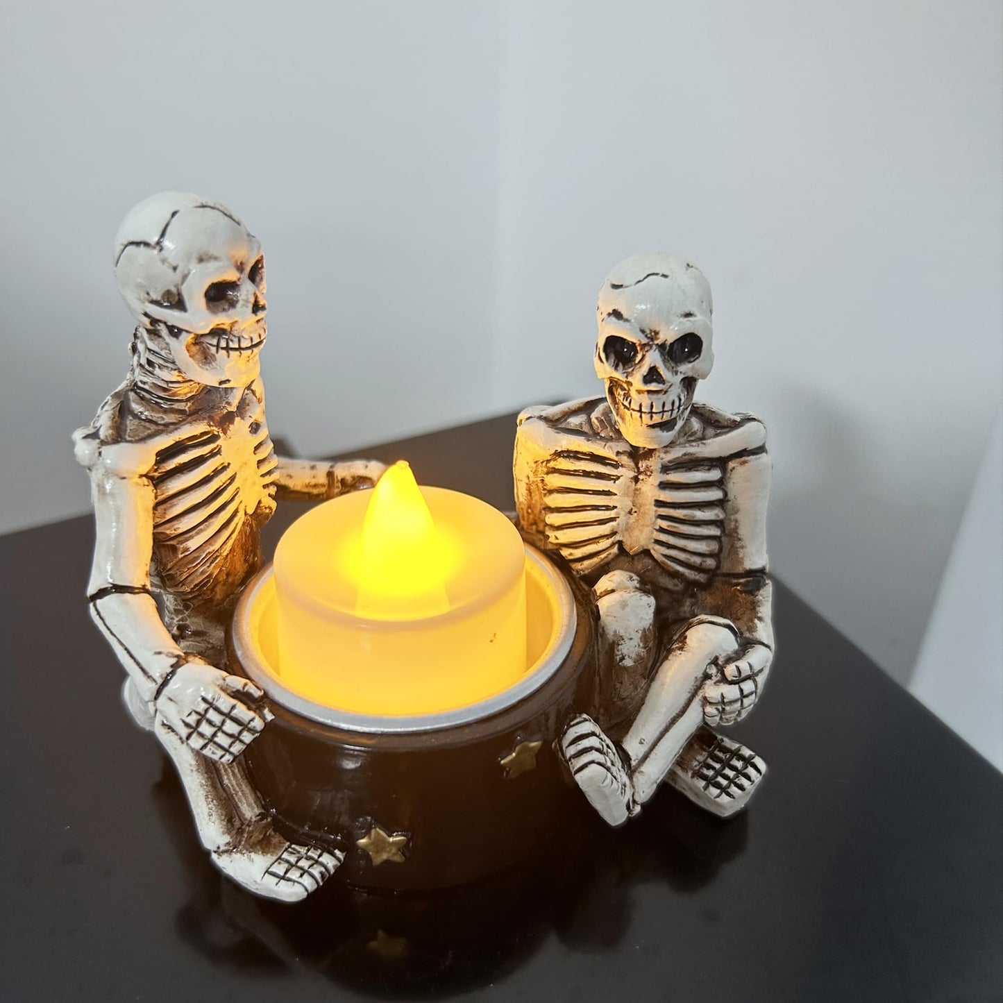 Halloween Skull Tealight Holder Skeleton Skull Gothic Decor Candle Holder Resin Ghost Decor Votive Tea Light Holder for Table Centerpiece Fireplace Party Decorations