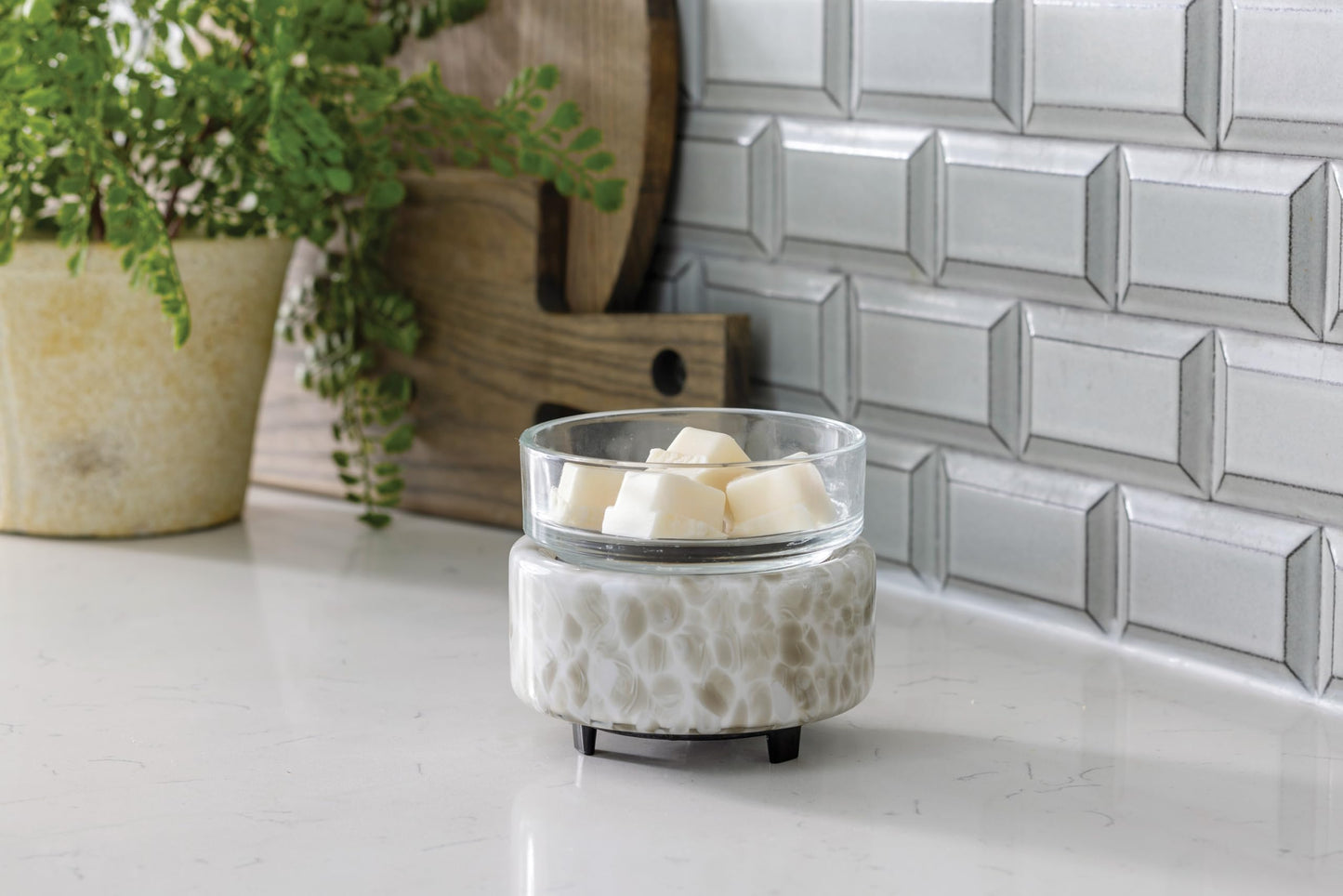 Candle Warmers ETC 2-in-1 Candle and Fragrance Warmer for Warming Scented Candles or Wax Melts and Tarts with to Freshen Room, Swirl