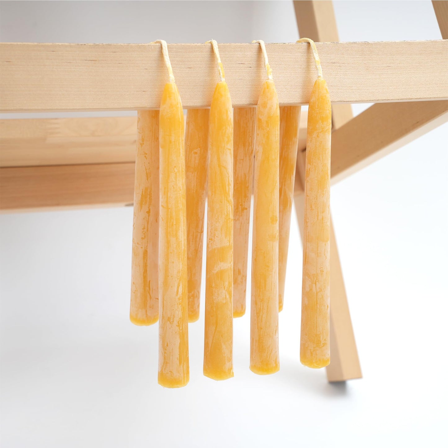 Viyffo 10 Inch Pure Beeswax Taper Candles, 4 Pack Handcrafted Dripless & Smokeless Long Burning Unscented Candles, 9 Hour Burn for Dinner, Wedding, Home, Prayer Decor