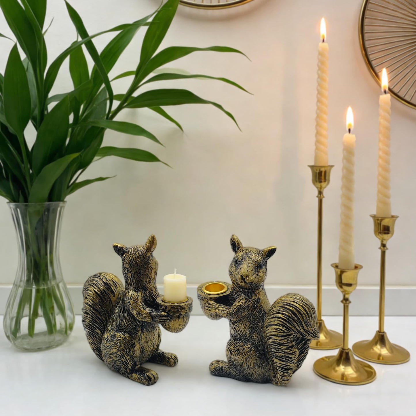 KISWIAR Cute Squirrel Candle Holder, Resin Squirrel Statue, Animal Desktop Candle Holder Figurine Home Decor for Fireplace Bookshelf Garden